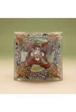 Orgonite piramide met Sonora Sunrise, Co2 Plasma, Shungite, Myanmar Jade en bladgoud