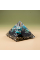 Orgonite piramide met Apatiet, Chrysocolla, Bergkristal laserpunt en Shungit