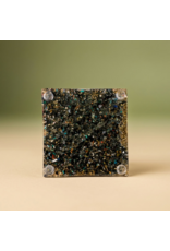 Orgonite piramide met Apatiet, Chrysocolla, Bergkristal laserpunt en Shungit