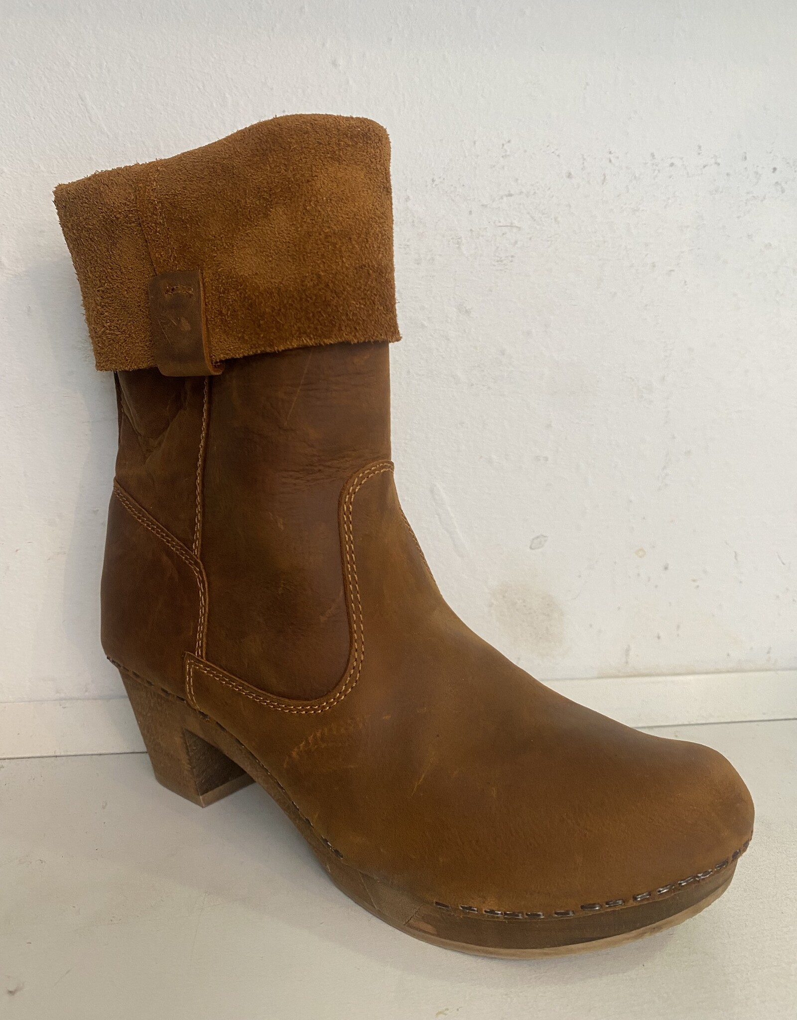 Sanita Western cognac