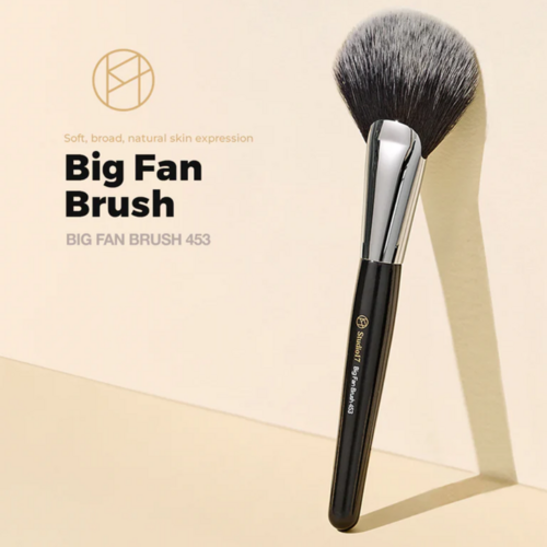 Studio 17 Big Fan Brush 453