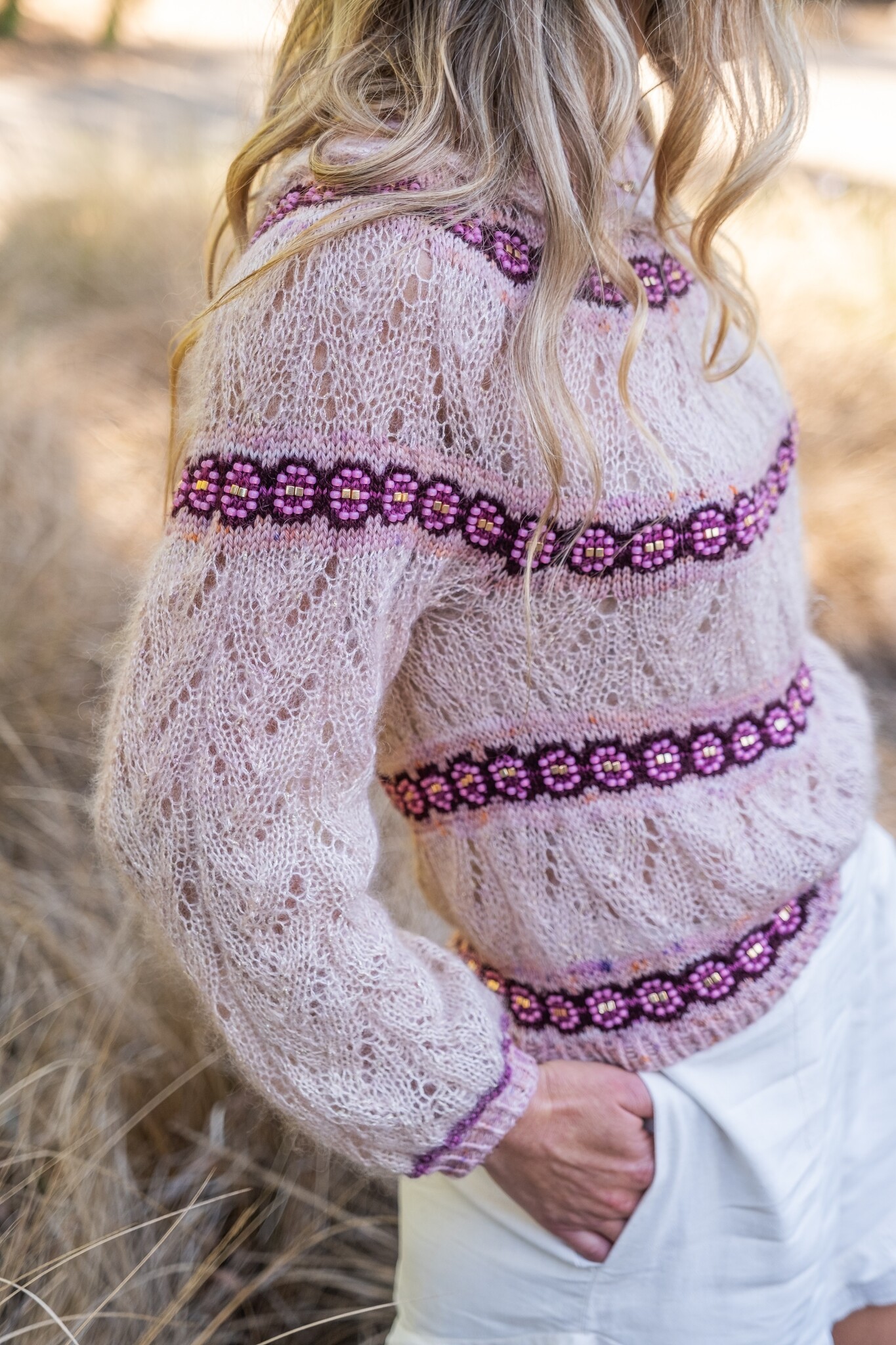 Laine Shine! Knitting with Beads- Pope Vergara