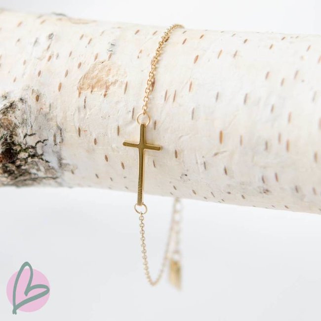 Stijlvolle armband goud met kruis