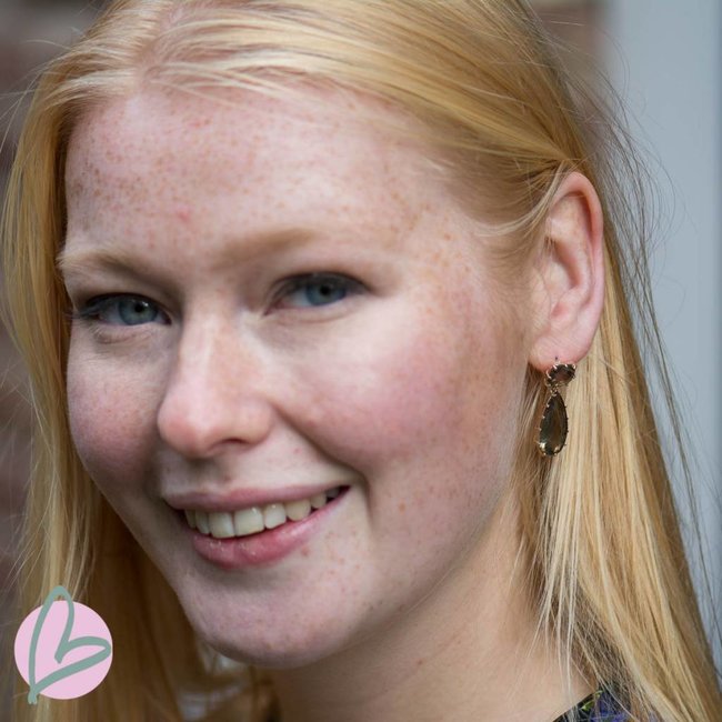 Goudkleurige oorbellen met groen/grijze kleur