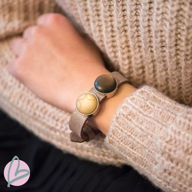 Bruin leren armband met bruine schuivers