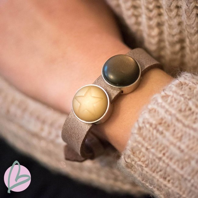 Bruin leren armband met bruine schuivers