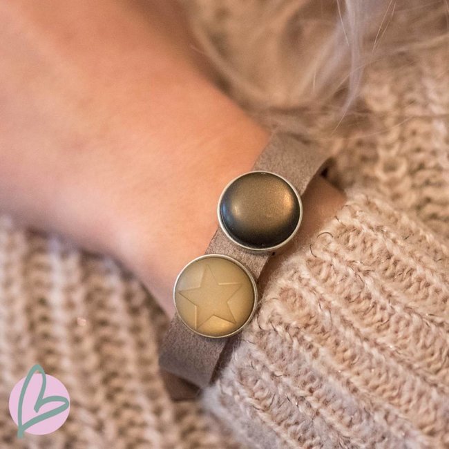 Bruin leren armband met bruine schuivers