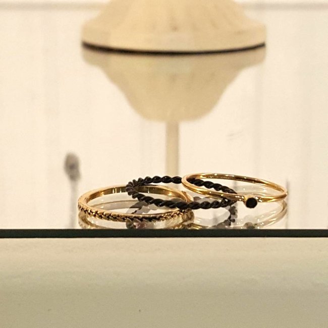 Setje van 3 ringetjes goud en zwart