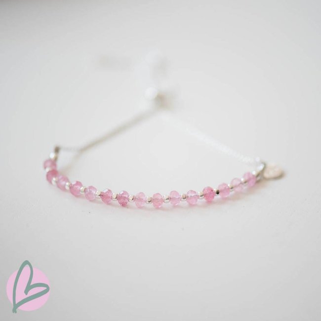 Biba armband met mat zilver en lichtroze kralen