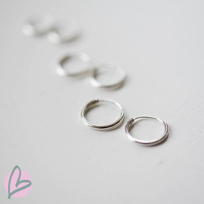 KARMA zilveren creool oorbellen