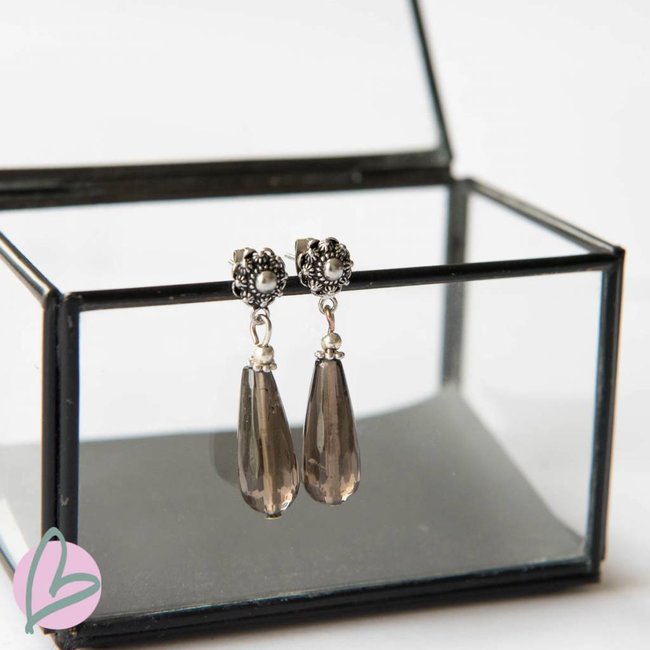 Zeeuws oorstekers zeeuwse knopmet een bruintint druppel