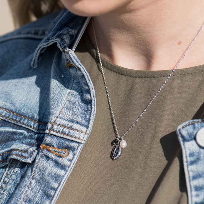 ketting zilver met cowrie schelpje en kraaltjes