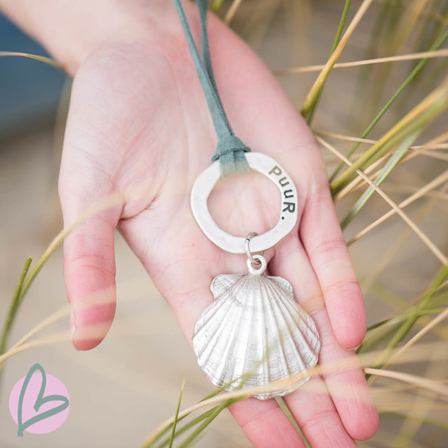 Beadle ketting zeegroen/blauw met zilveren schelp