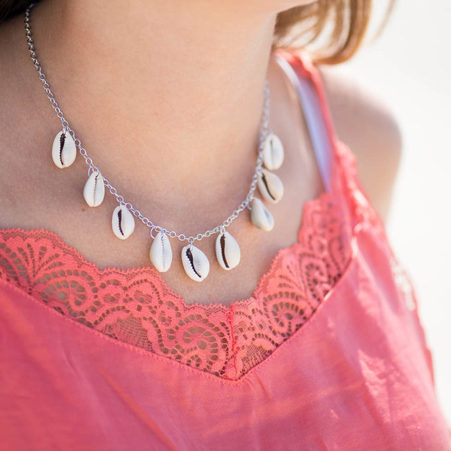 Beadle ketting zilver met kauri schelpjes