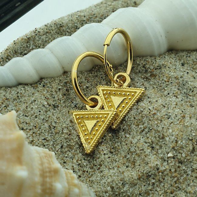 KARMA KARMA oorringen driehoek goud  bewerkt