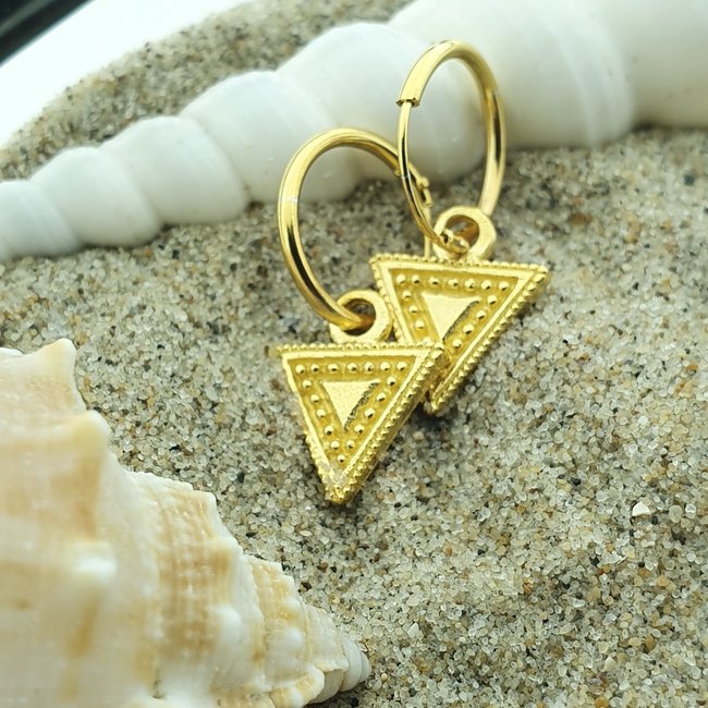KARMA KARMA oorringen driehoek goud  bewerkt