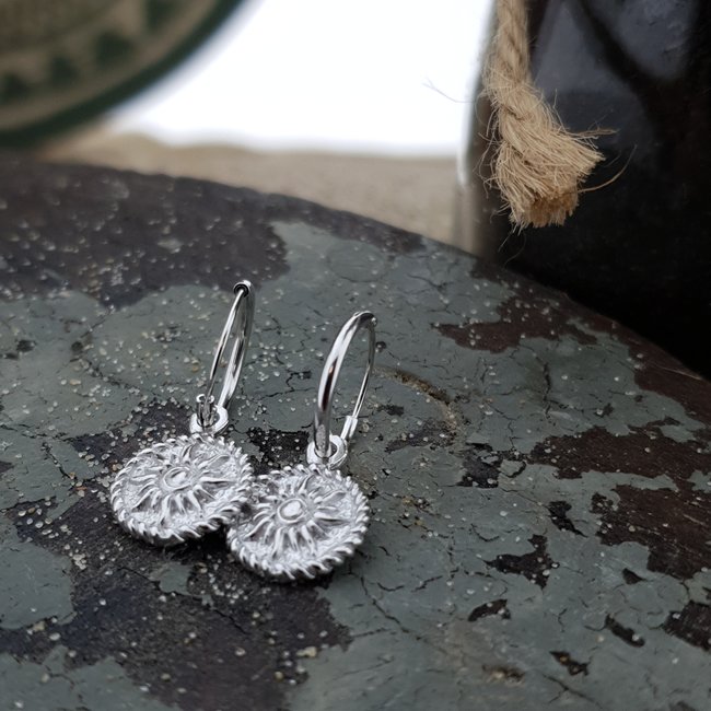 KARMA Zilver oorringen sun coin