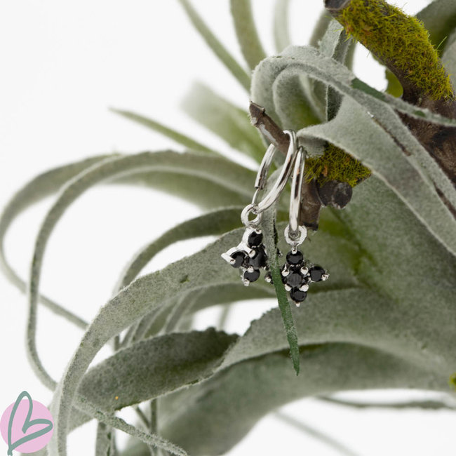 KARMA Oorringen zilver925 met crystal zwarte steentjes bloem