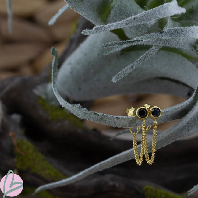 Oorstekers met ketting en zwarte steentjes