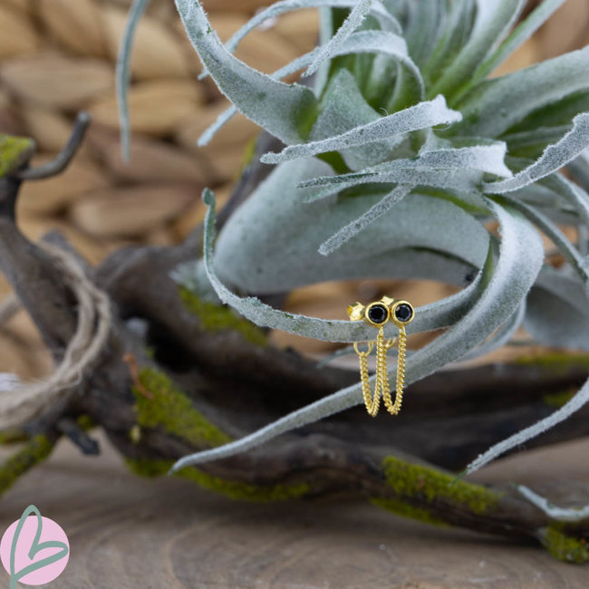 Oorstekers met ketting en zwarte steentjes