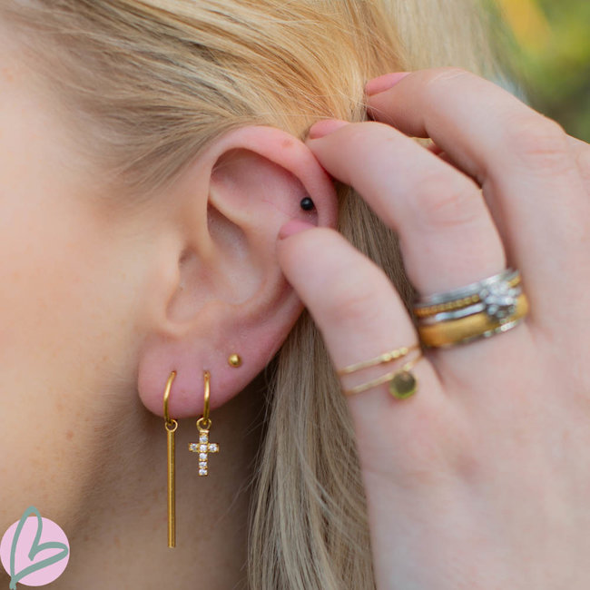 KARMA Oorringen zilver925 met crystal kruis goud