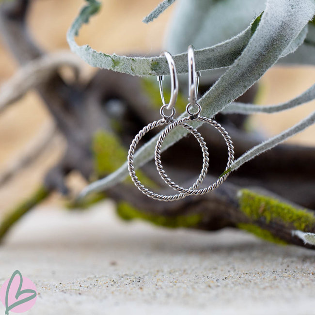 KARMA Hoops Symbols Open cirkle twisted silver