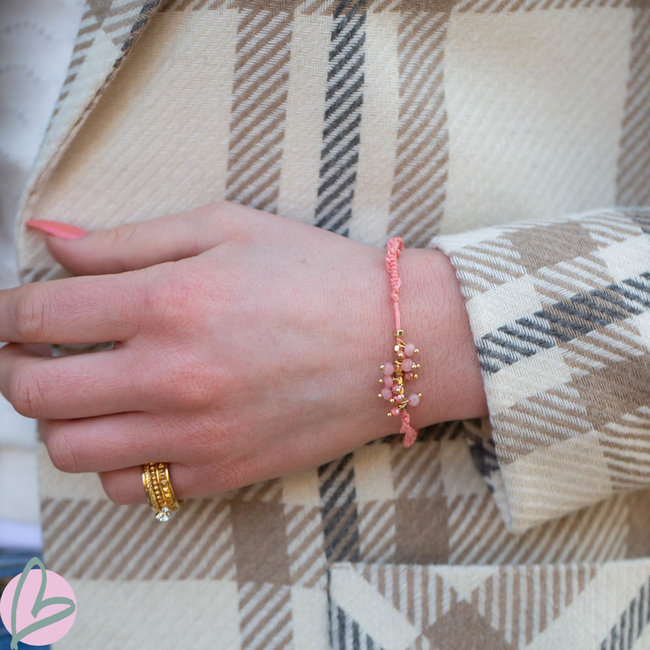 Biba Roze knoop armband met roze en gouden kralen