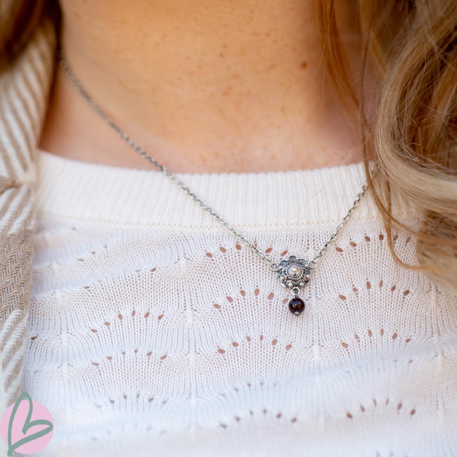 Zeeuws Echt zilveren Zeeuwse knop ketting met granaat