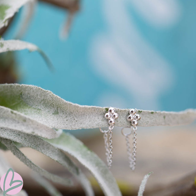 KARMA karma zilver oorstekers oorbellen met bolletjes en ketting