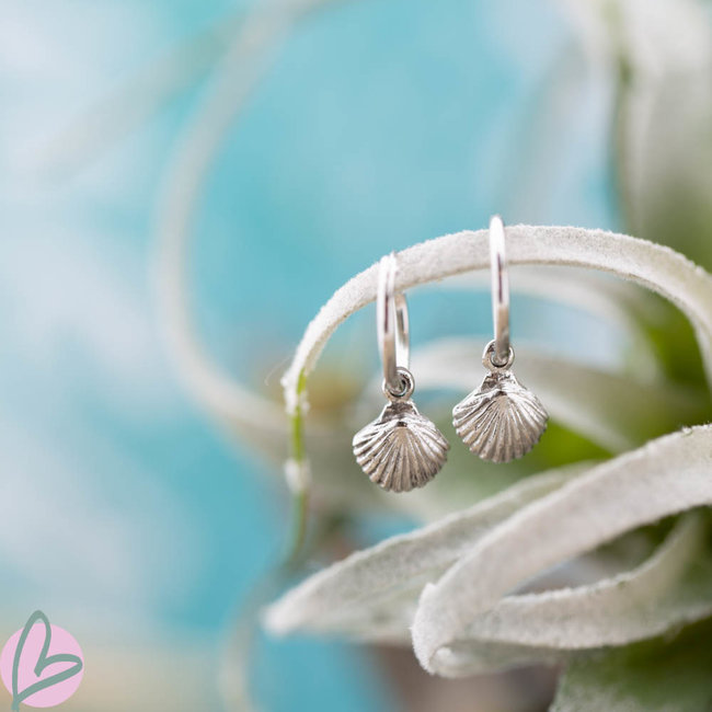KARMA Echt zilver oorringen schelp