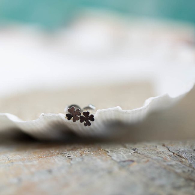 Day & Eve  Klaver vier oorstekers