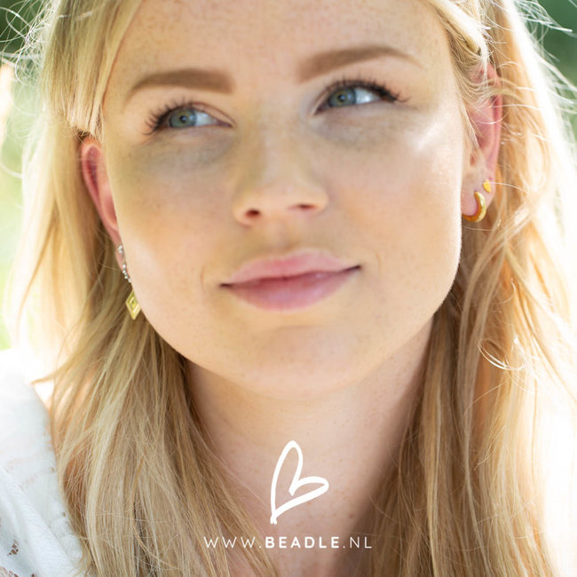 Day & Eve by Go Dutch Label Bolletjes oorringen creolen zilver met goud ruitje bedel