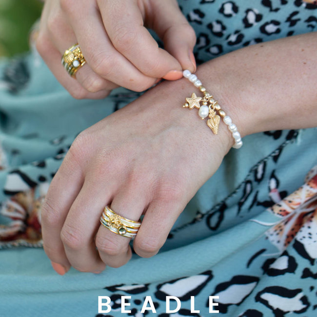 Biba witte zoetwaterparel armband met zeester en schelp in goud