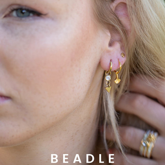 Day & Eve by Go Dutch Label go dutch label goud oorringen met crystal steen en driehoek