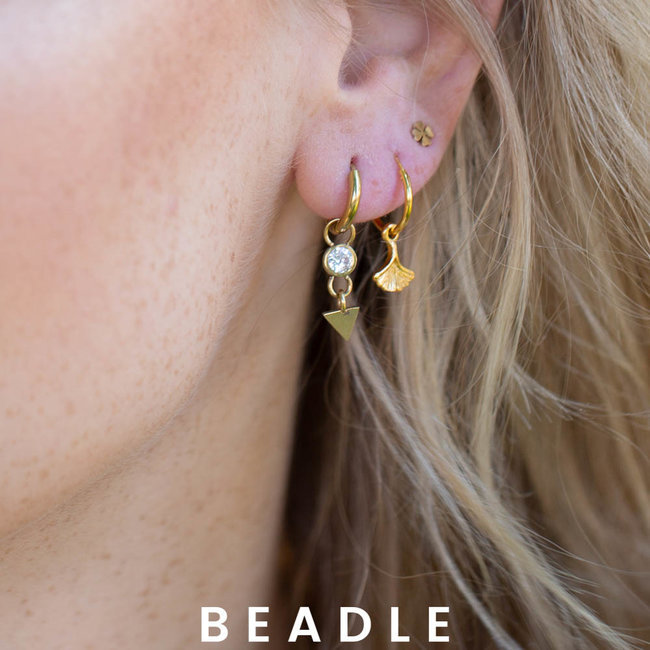 Day & Eve  go dutch label goud oorringen met crystal steen en driehoek