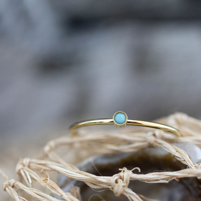 Charmins Stylish shine bright turquoise goud ring