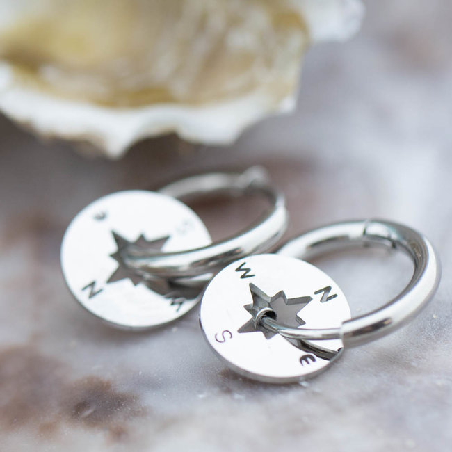 Day & Eve  Zilver oorringen met kompas