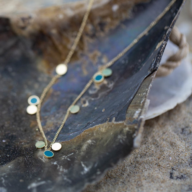 Goud ketting met groene en gouden muntjes