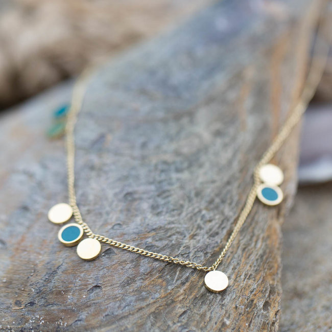 Goud ketting met groene en gouden muntjes