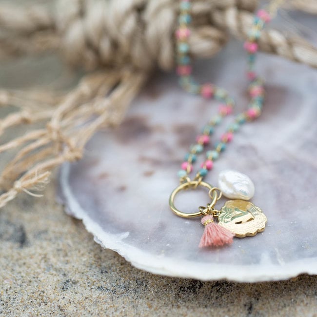 Beadle Gouden ketting met parel en hartjes bedel