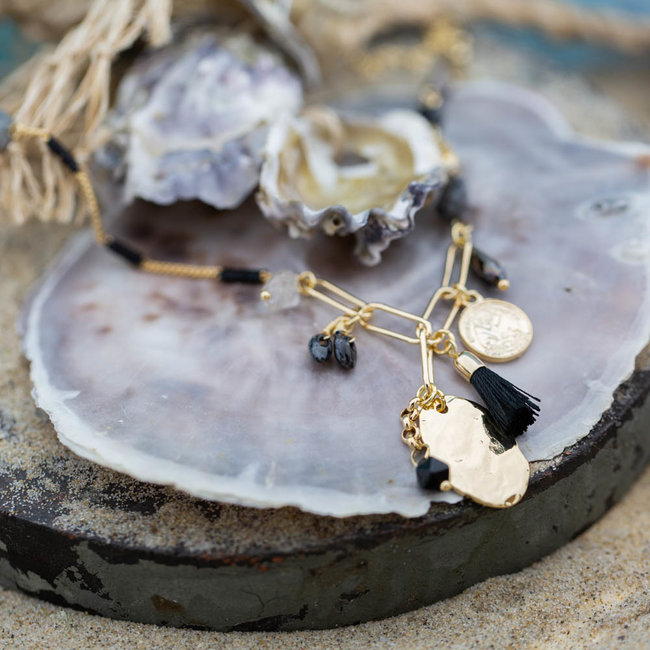 Biba Goud schakel ketting met zwarte bedels