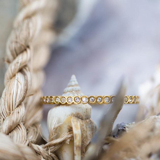 Small circle Stone ring goud