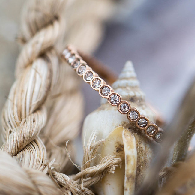 Small circle Stone ring rosegoud