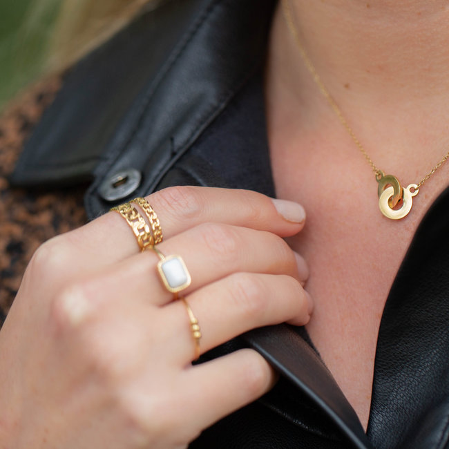 ketting goud verbonden ringen