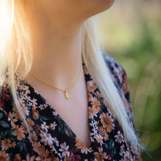 Goud ketting van Karma met bliksem