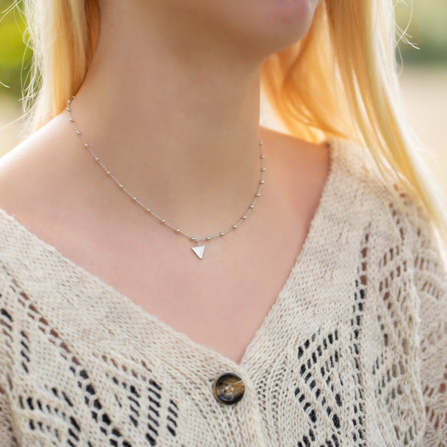 Karma ketting zilver met balletjes en driehoekje