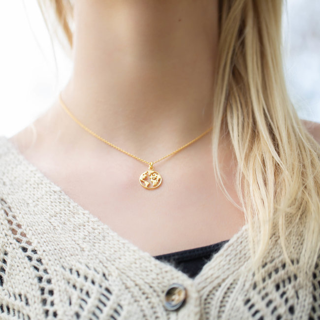 Karma ketting zilver met wereldbol  goudkleur