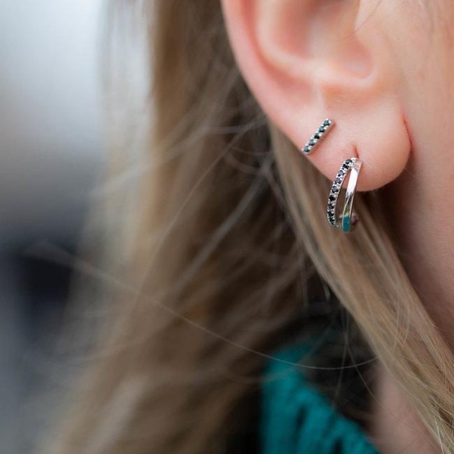 Echt zilver Oorbellen half hoop of tube zwarte zirconia