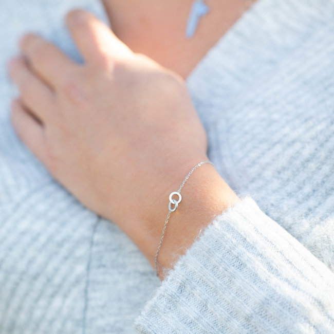 Day & Eve  Zilver armband twee cirkels