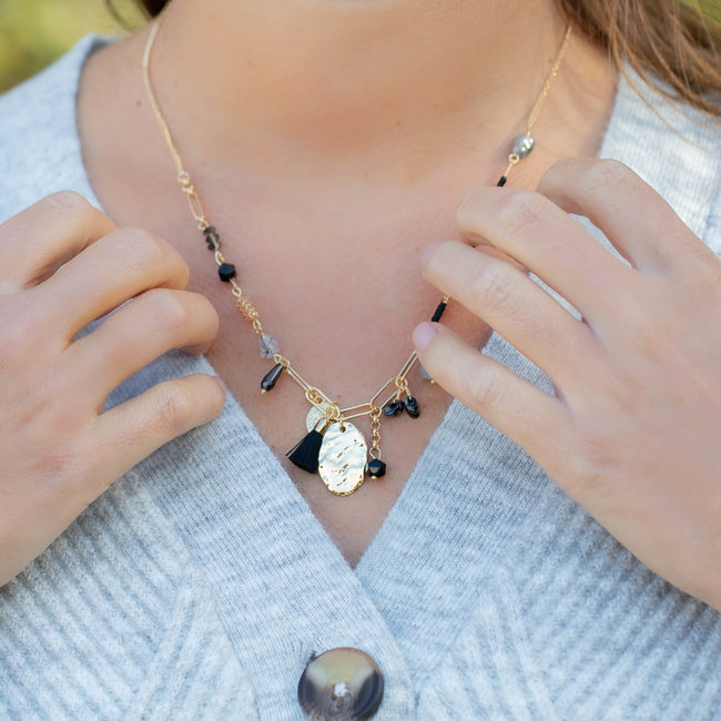 Biba Goud schakel ketting met zwarte bedels